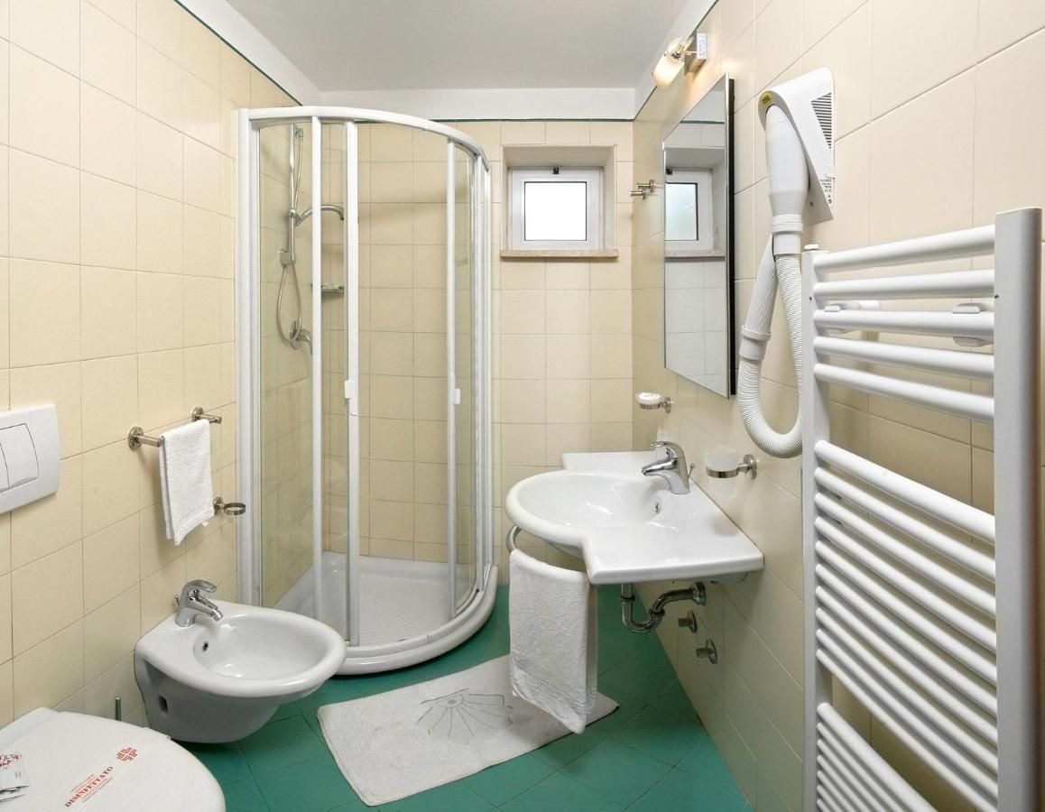 Hotel Belvedere 米萨诺阿德里亚蒂科 客房 照片