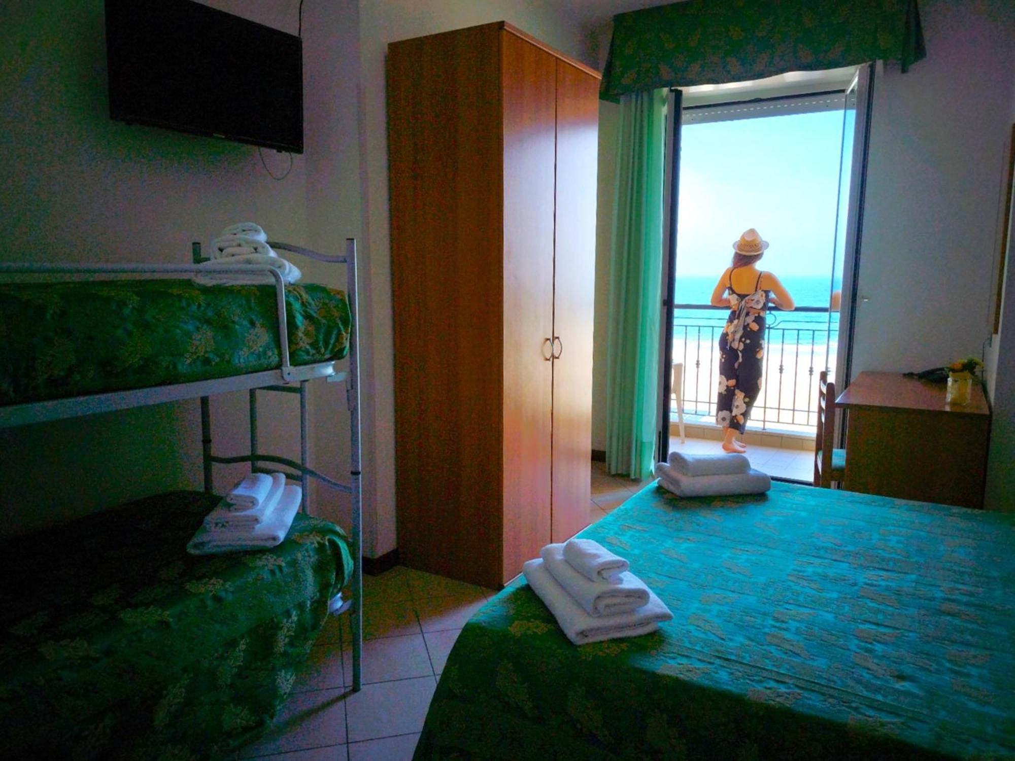 Hotel Belvedere 米萨诺阿德里亚蒂科 外观 照片
