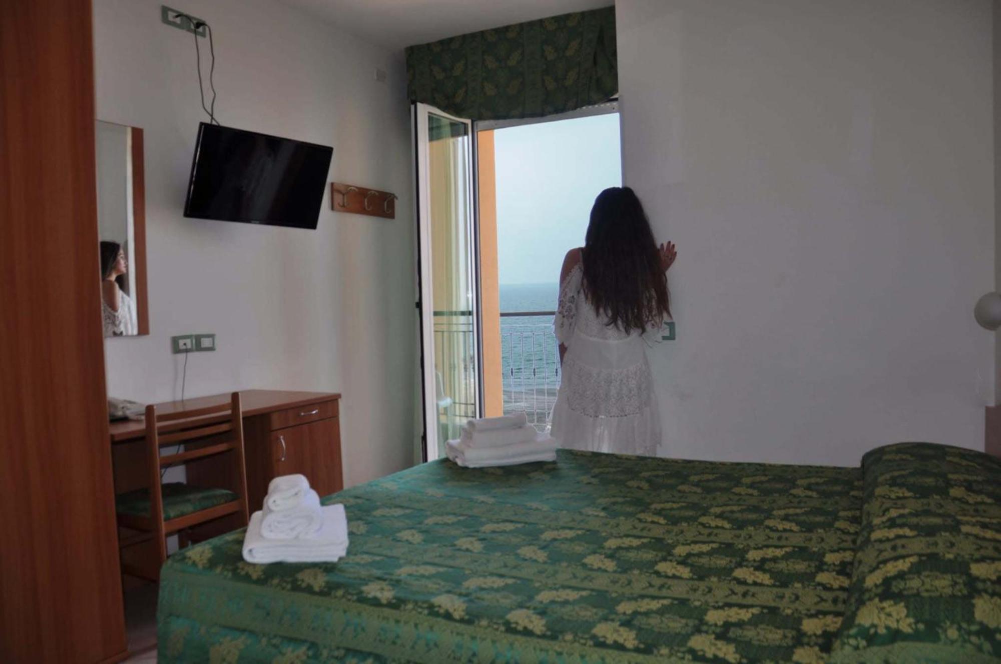 Hotel Belvedere 米萨诺阿德里亚蒂科 外观 照片