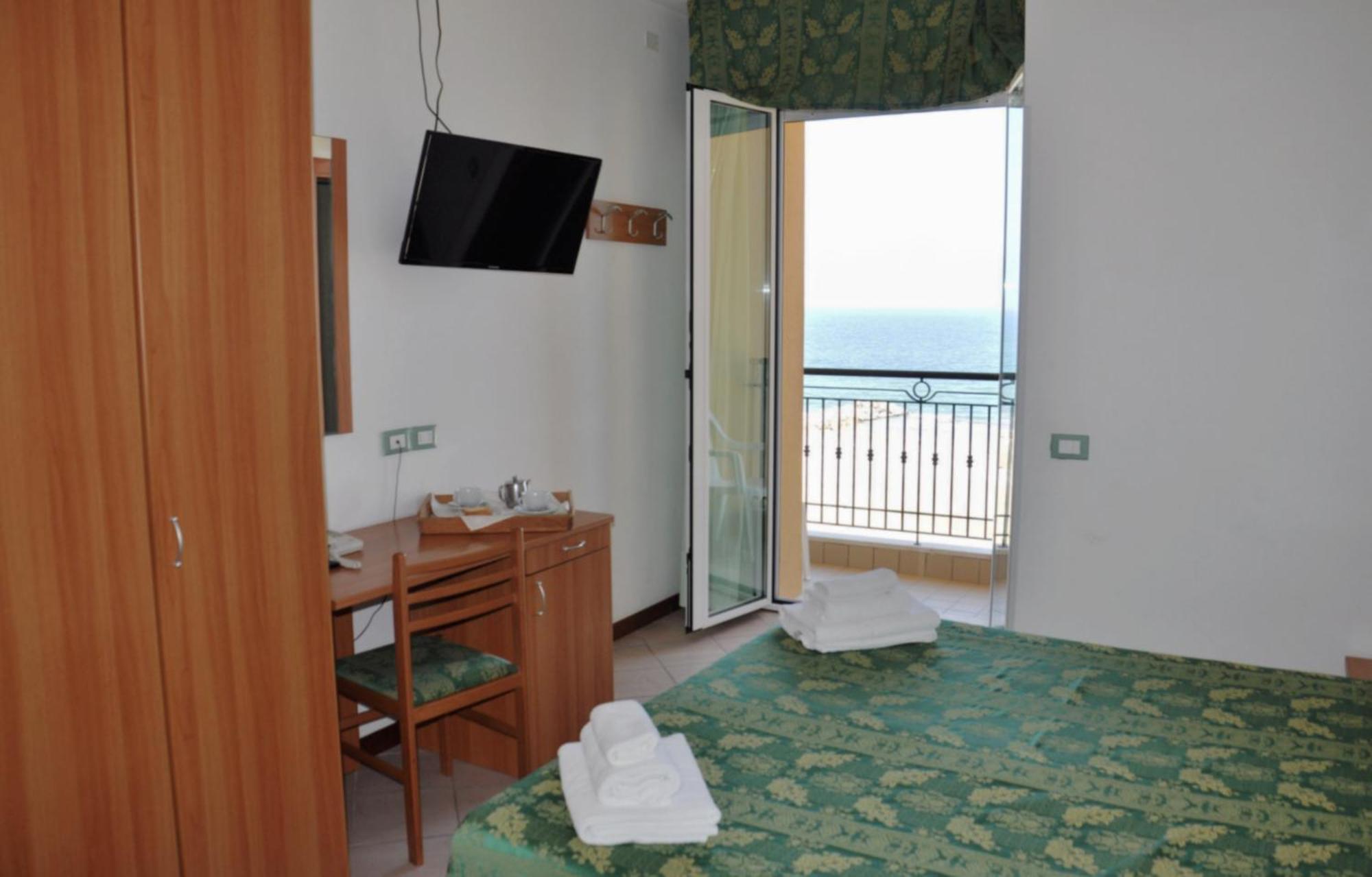 Hotel Belvedere 米萨诺阿德里亚蒂科 外观 照片