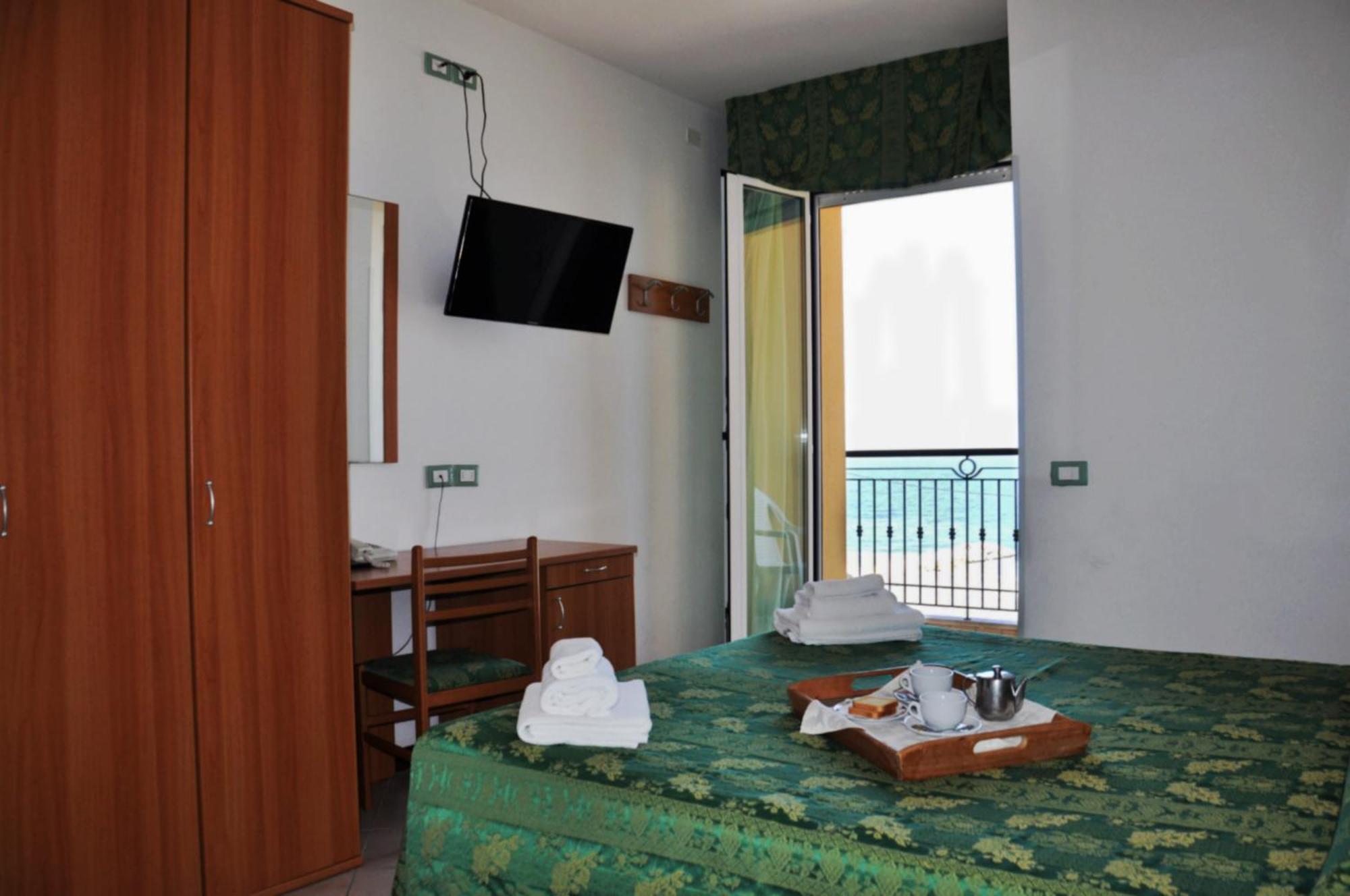 Hotel Belvedere 米萨诺阿德里亚蒂科 外观 照片