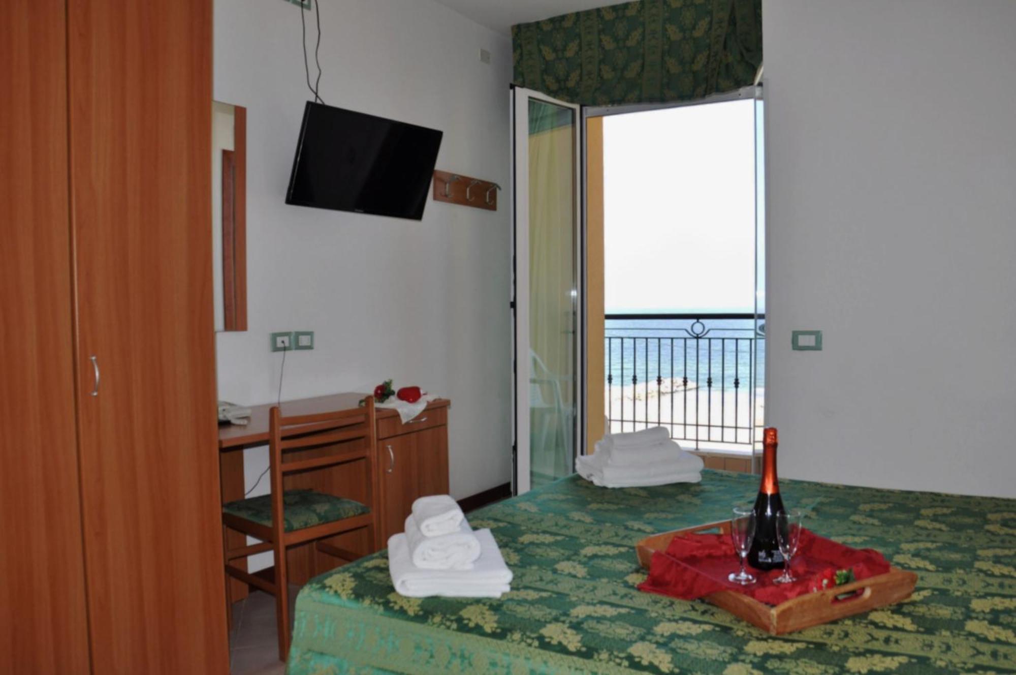 Hotel Belvedere 米萨诺阿德里亚蒂科 外观 照片